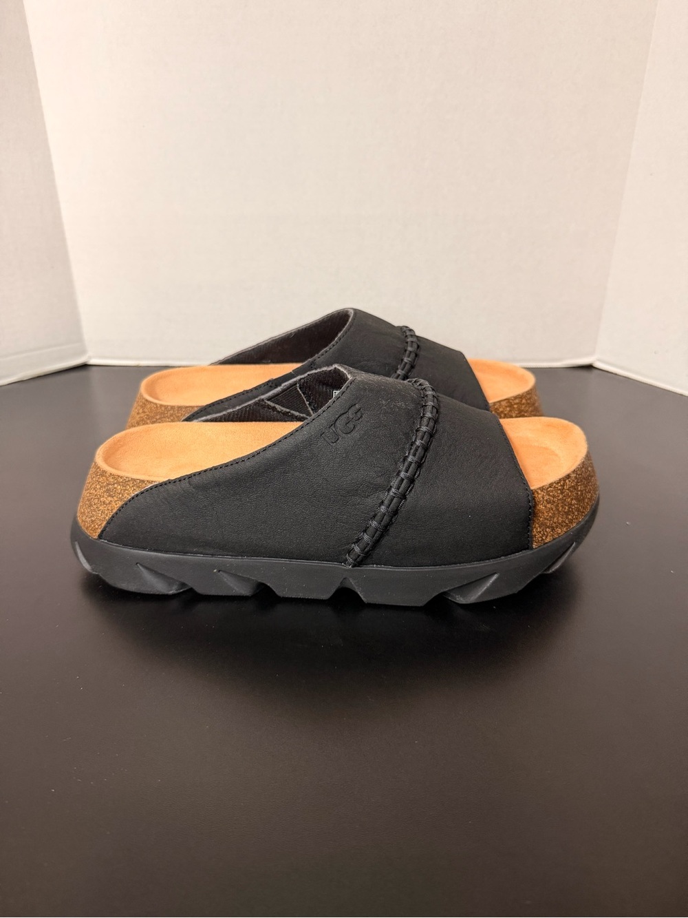 Women’s UGG sunskip slide